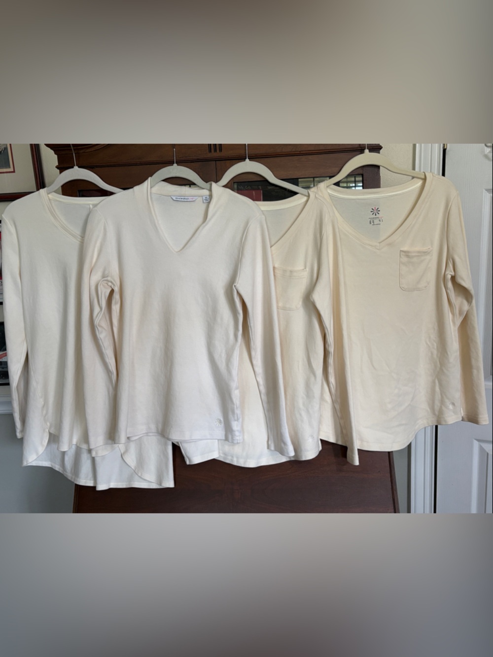 4 Isaac Mizrahi Cream Winter White V-Neck Neck Long Pima Cotton Sleeve Tops